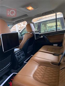 تۆیۆتا لاند کروزەر